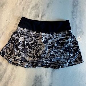 Lululemon Circuit Breaker Skirt II Iced Wave White Black Women’s Size 2 Regular
